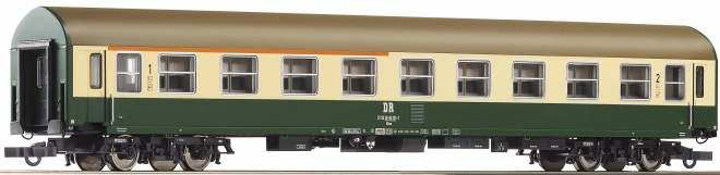 Passenger car type YB70 1st/2nd class<br /><a href='images/pictures/Roco/64839.jpg' target='_blank'>Full size image</a>